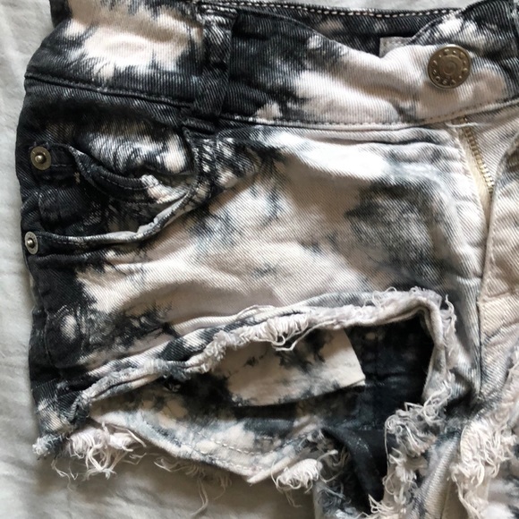 RARE tie-dye black & white Brandy Melville shorts - Picture 4 of 4